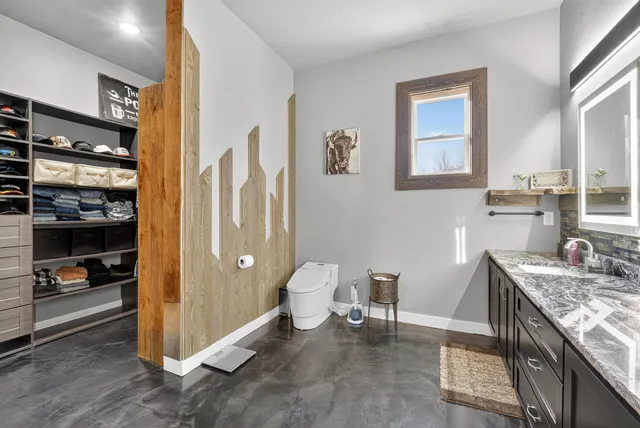 $1,399,900 | 5304 Sampson Road, Abrams, WI 54101