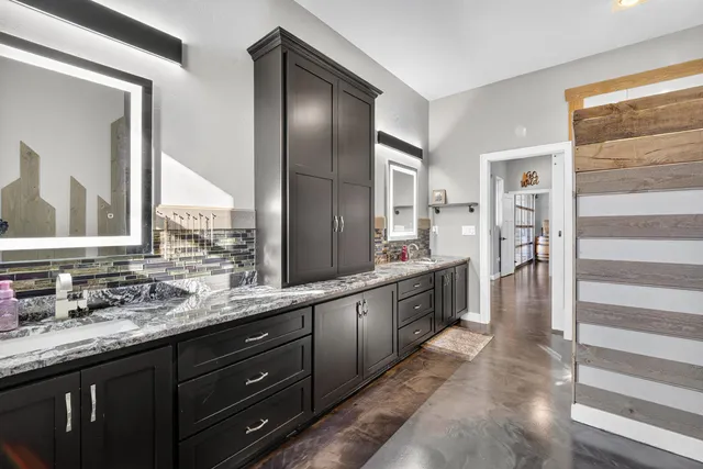 $1,399,900 | 5304 Sampson Road, Abrams, WI 54101