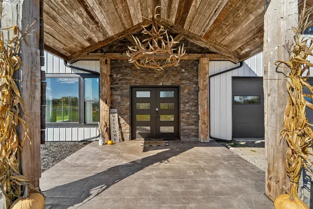 $1,399,900 | 5304 Sampson Road, Abrams, WI 54101