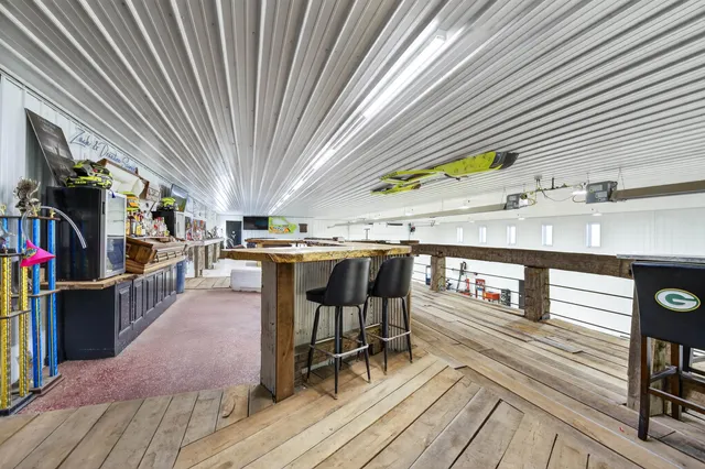 $1,499,900 | 5304 Sampson Road, Abrams, WI 54101