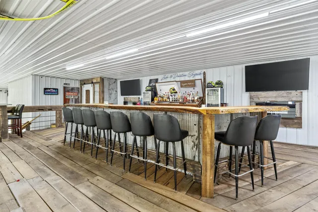 $1,499,900 | 5304 Sampson Road, Abrams, WI 54101