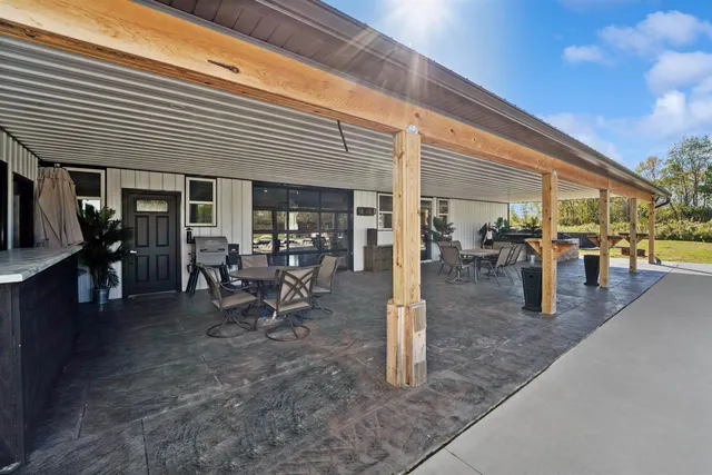 $1,499,900 | 5304 Sampson Road, Abrams, WI 54101