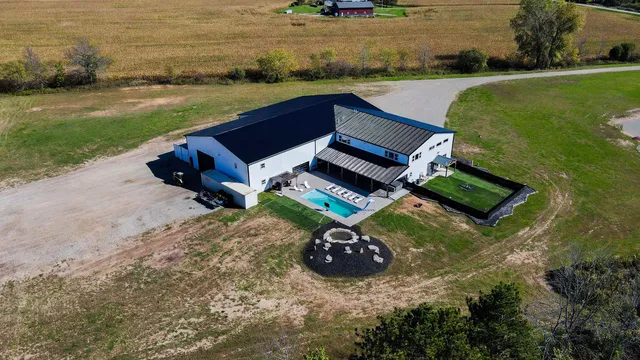 $1,499,900 | 5304 Sampson Road, Abrams, WI 54101