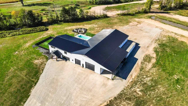 $1,399,900 | 5304 Sampson Road, Abrams, WI 54101