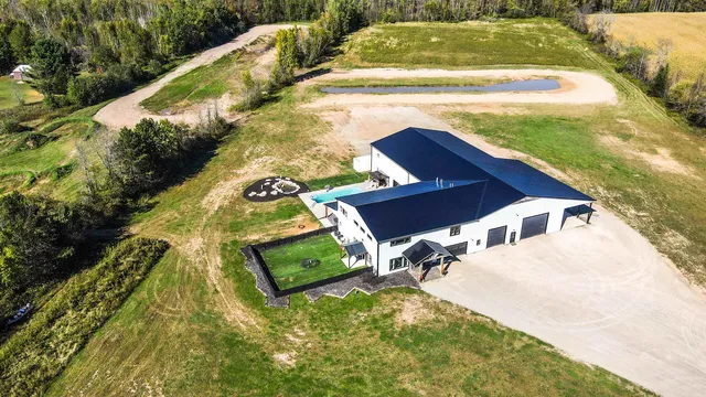 $1,399,900 | 5304 Sampson Road, Abrams, WI 54101