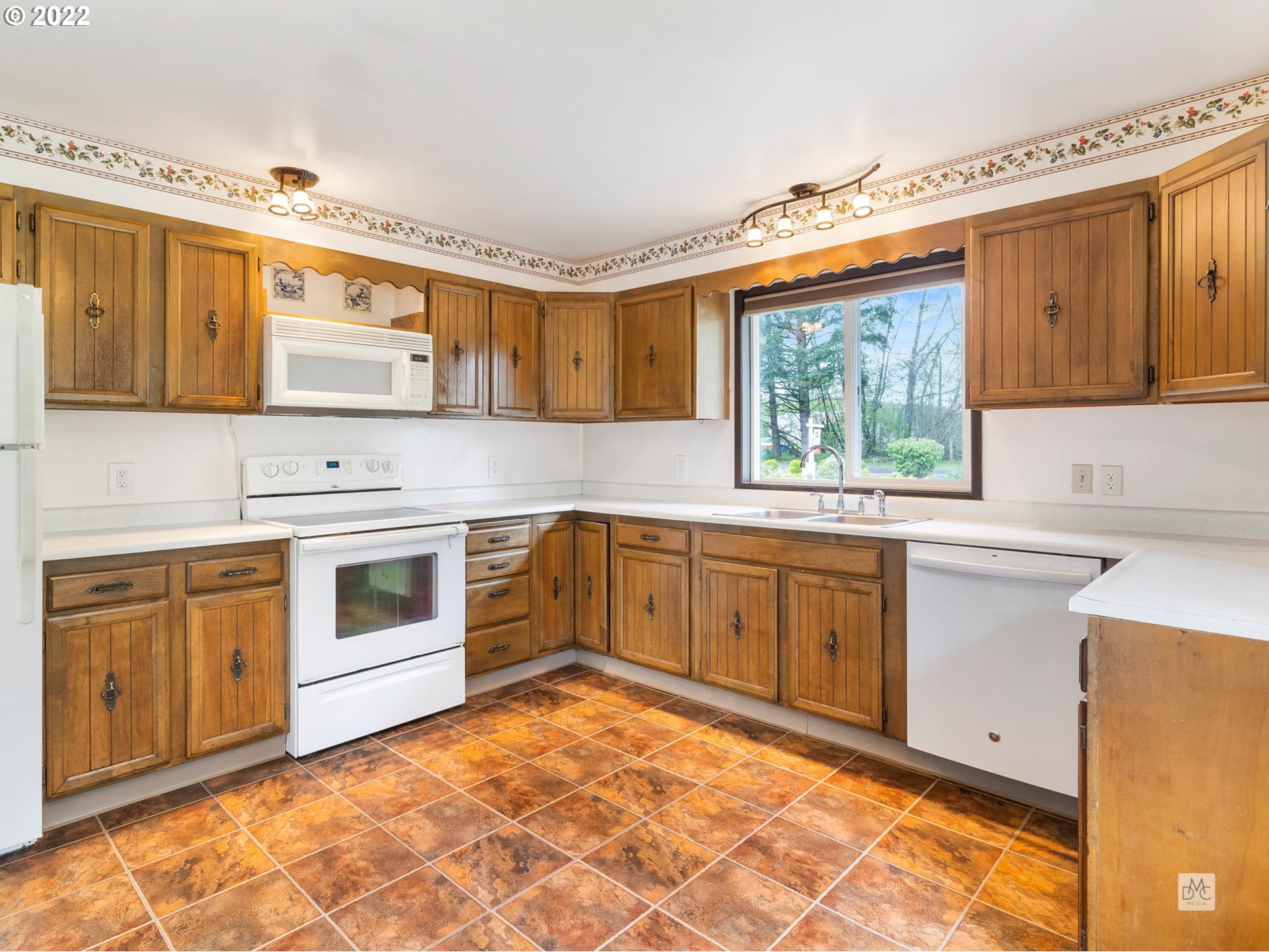 22496 South Bartholomew Road Estacada, OR 97023 - Photo 8 of 32 a kitchen with a stove a sink and a window