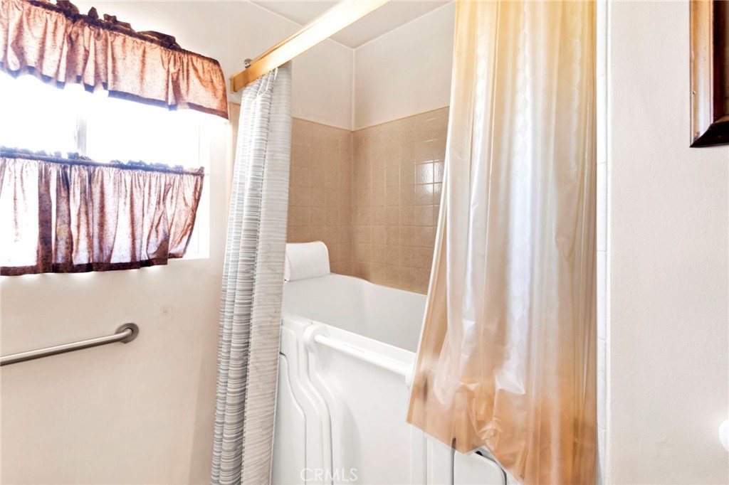 5500 Oil Well Road Phelan, CA 92371 - Photo 28 of 65 a bathroom with a bathtub and a shower