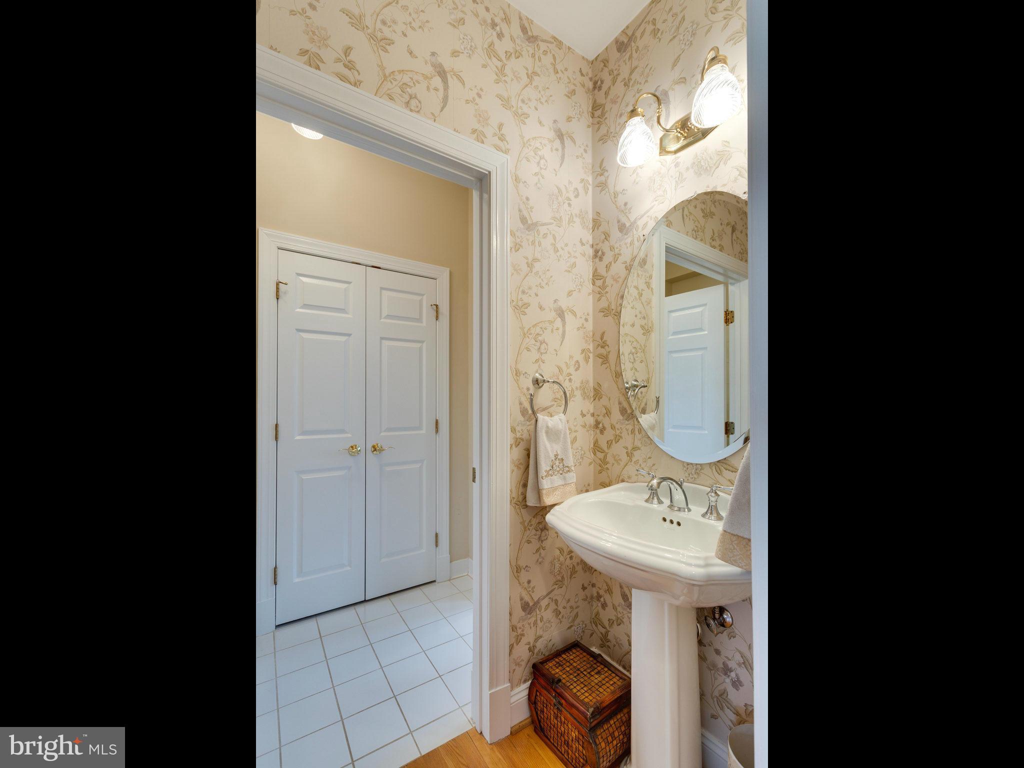 1416 Kurtz Road McLean, VA 22101 - Photo 13 of 30 Bath
