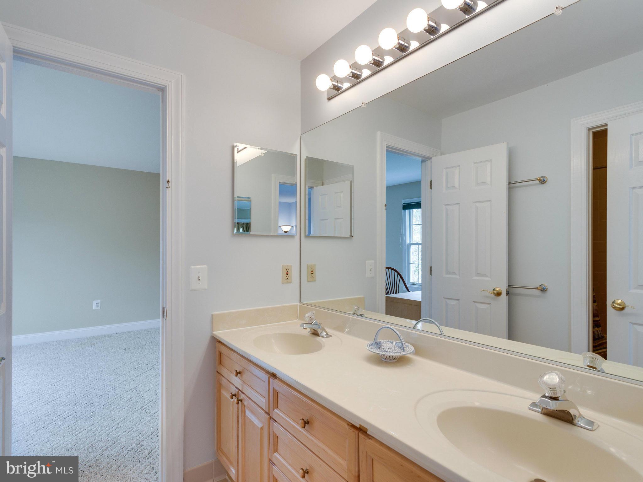 1416 Kurtz Road McLean, VA 22101 - Photo 22 of 30 Bath