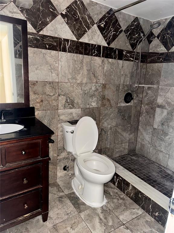 13300 Walsingham Road, Unit 161 Largo, FL 33774 - Photo 9 of 21 a bathroom with a toilet and a shower