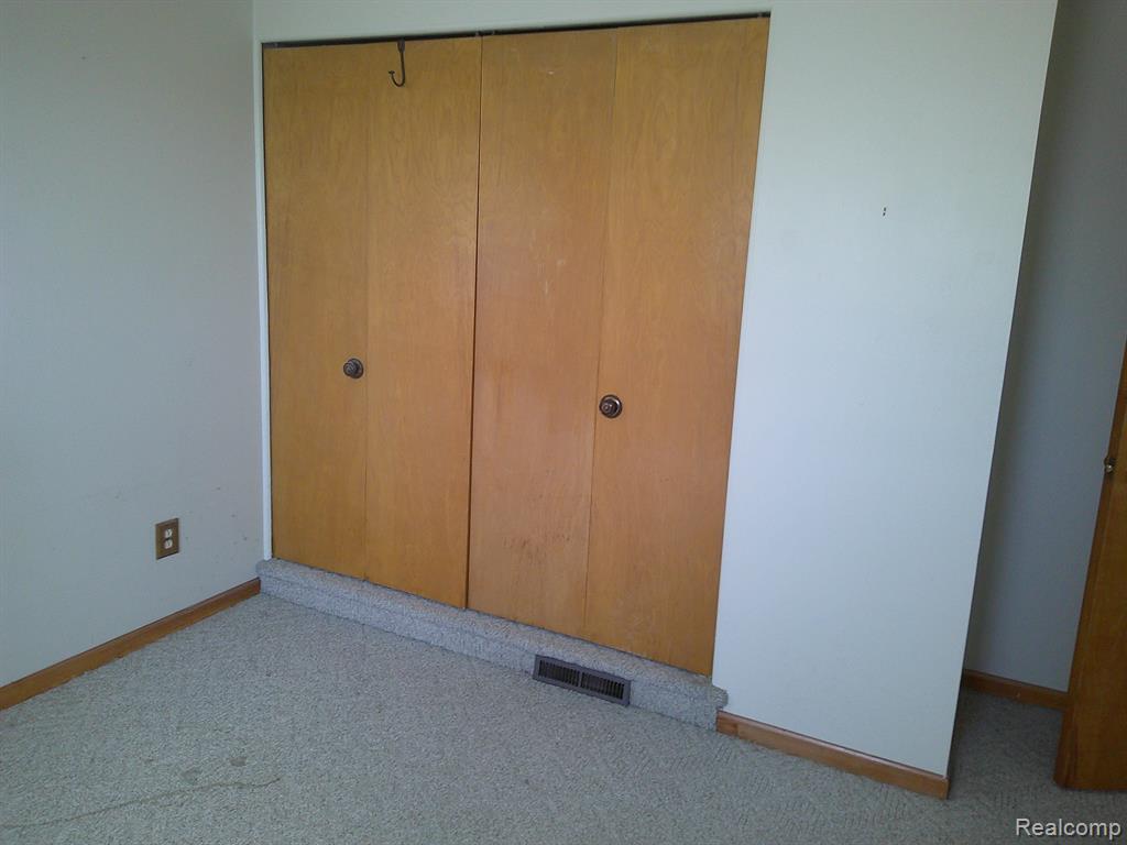 4913 Valley Road Trenton, MI 48183 - Photo 14 of 25 Gallery Image 14