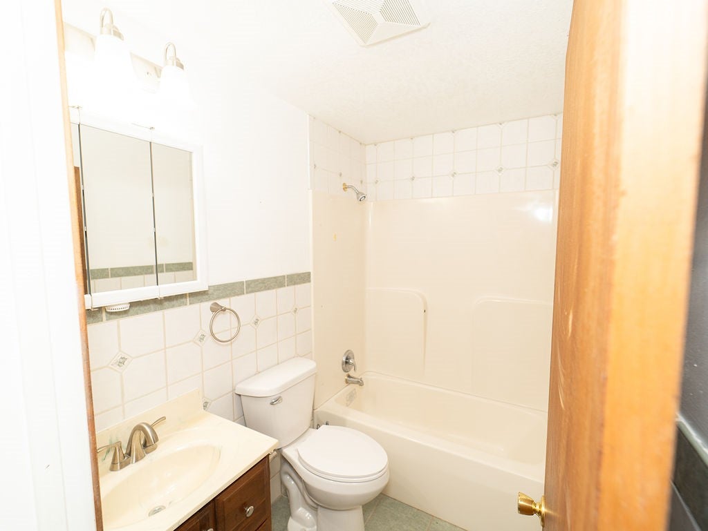 32 Kater Drive Decatur, IL 62521 - Photo 10 of 21 Gallery Image 10