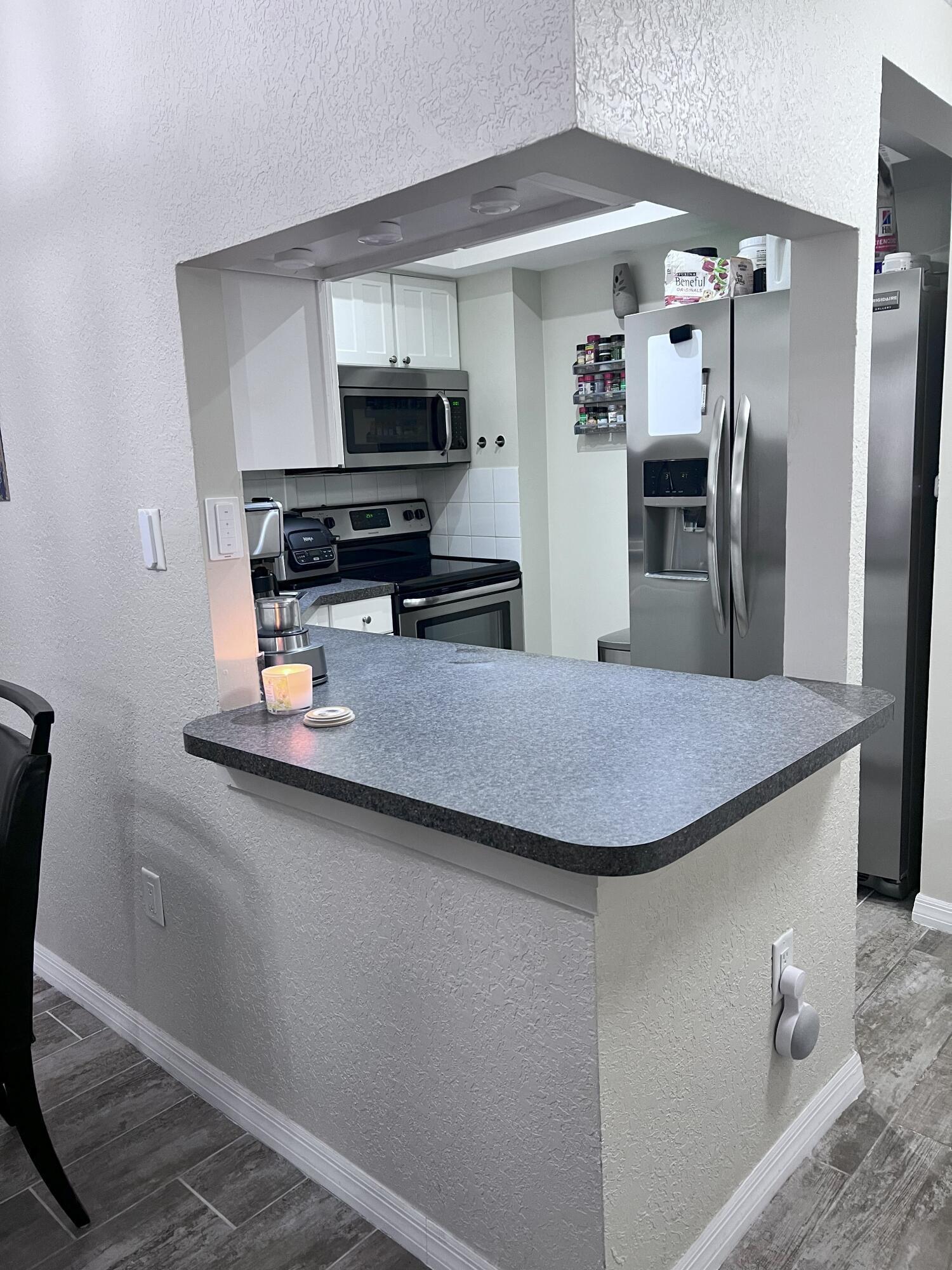 50 Southwest 3rd Avenue, Unit 2080 Boca Raton, FL 33432 - Photo 4 of 14 Kitchen