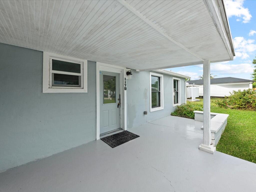 1170 Highview Road Lake Worth, FL 33462 - Photo 4 of 27 04-3004