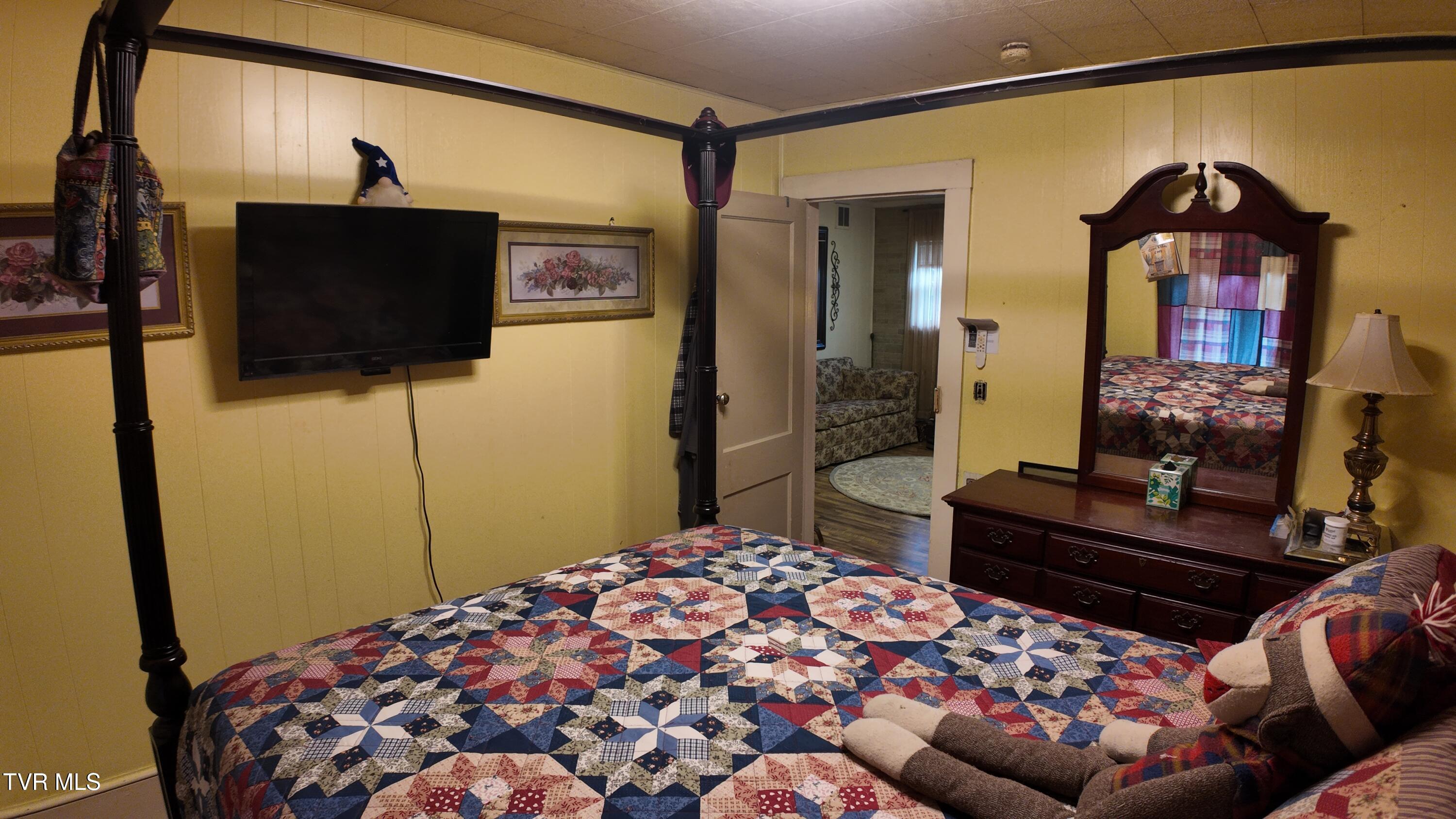 651 Broyles Avenue Erwin, TN 37650 - Photo 65 of 74 image00045