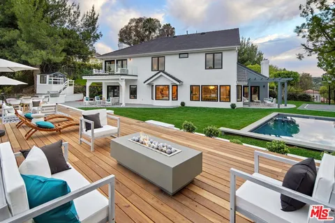 $3,595,000 | 4050 Clarinda Drive, Tarzana, CA 91356