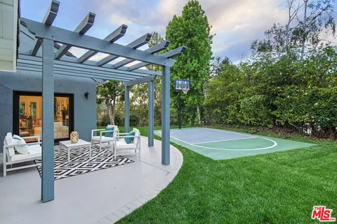 $3,595,000 | 4050 Clarinda Drive, Tarzana, CA 91356