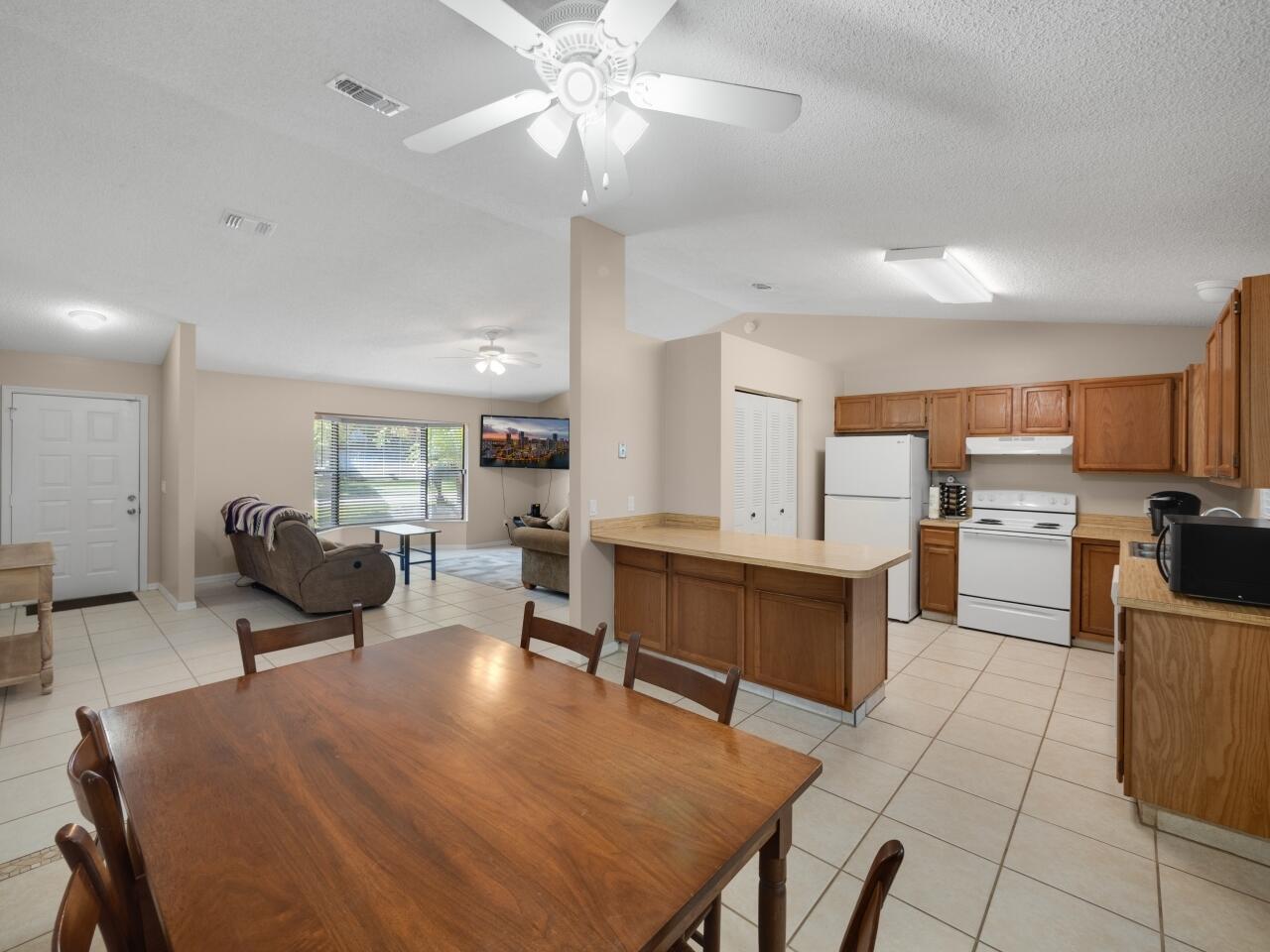8302 Bayard Road Fort Pierce, FL 34951 - Photo 6 of 17 Dining Area/Kitchen
