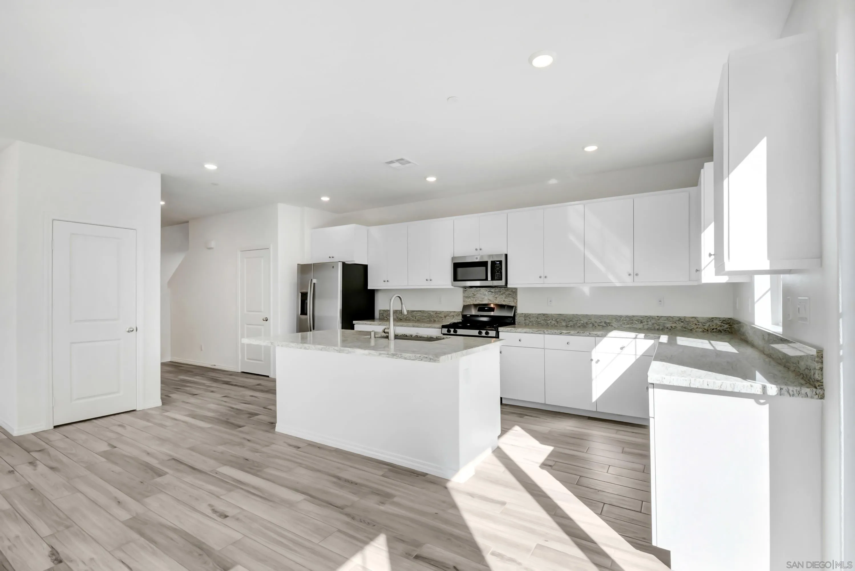 36654 Pond Turtle Road Murrieta, CA 92563 - Photo 5 of 25