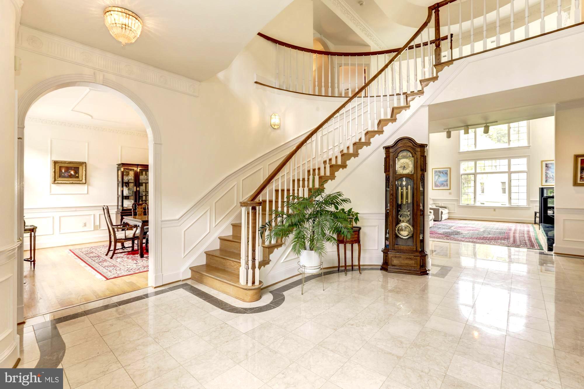 914 Helga Place McLean, VA 22102 - Photo 5 of 72 a view of entryway