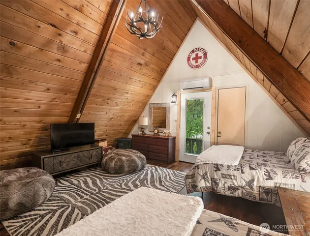 a view of entryway with furniture