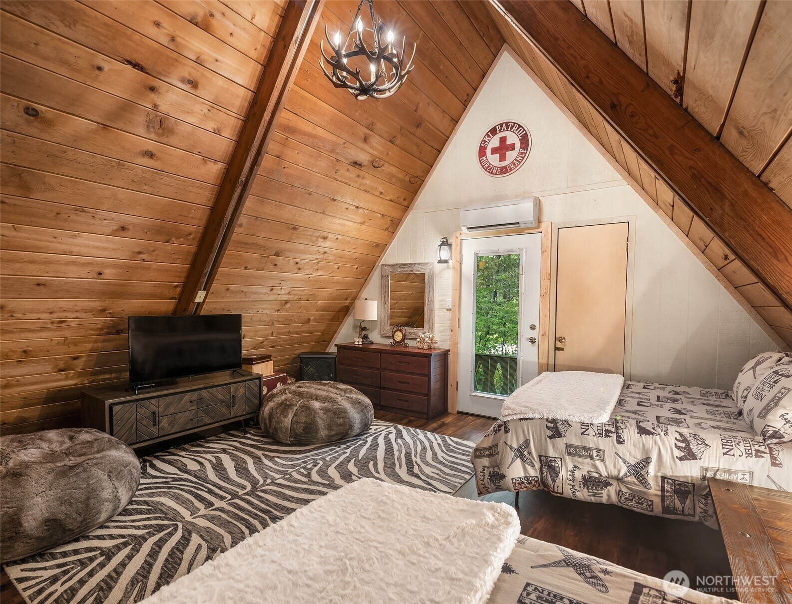 131 Timberline Drive West Packwood, WA 98361 - Photo 12 of 30 a view of entryway with furniture