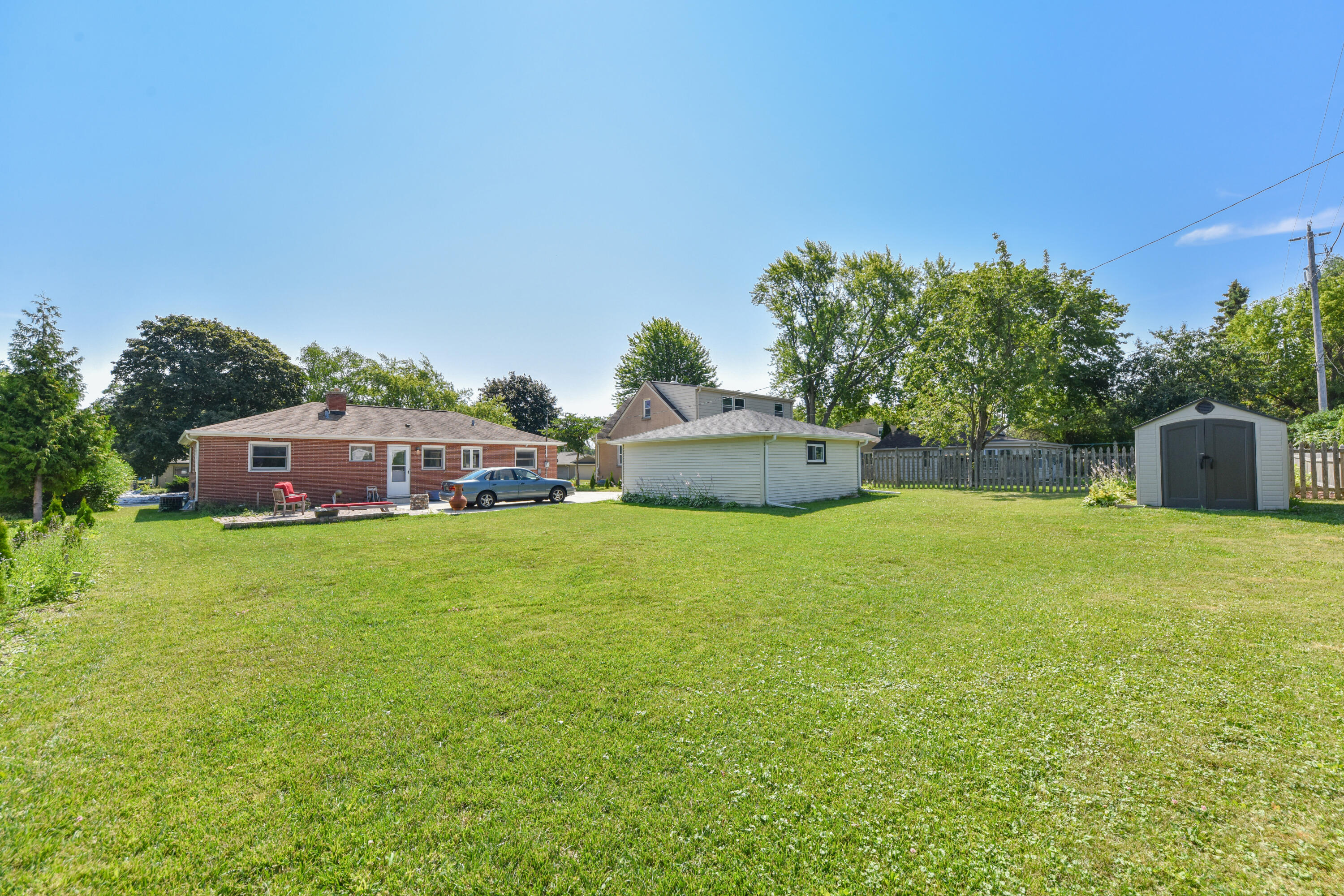 8935 North Navajo Road Bayside, WI 53217 - Photo 5 of 34 DSC_3148-2