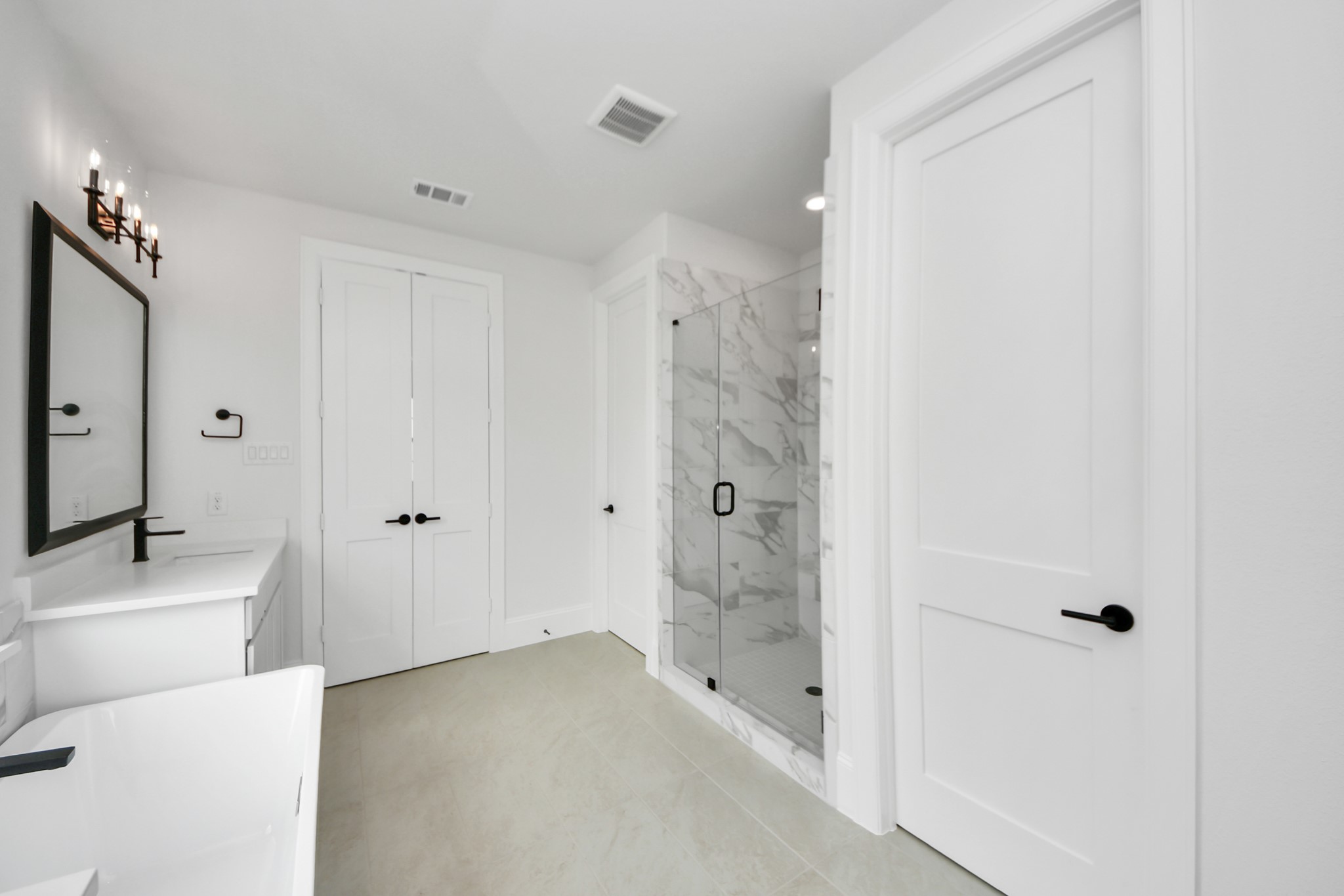 12010 Royal Oaks Banner Way Houston, TX 77082 - Photo 23 of 43 a bathroom with a bathtub and a shower