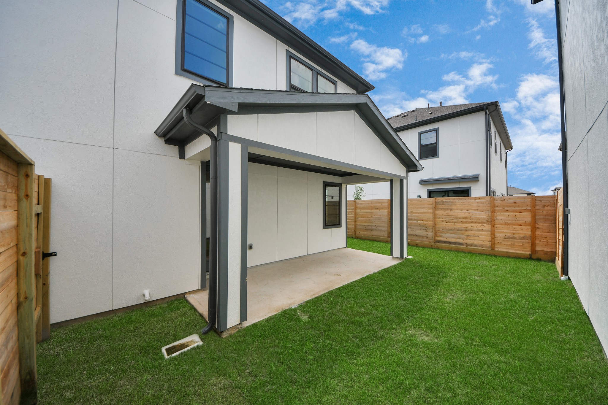 12010 Royal Oaks Banner Way Houston, TX 77082 - Photo 31 of 43 a view of a backyard with a garden