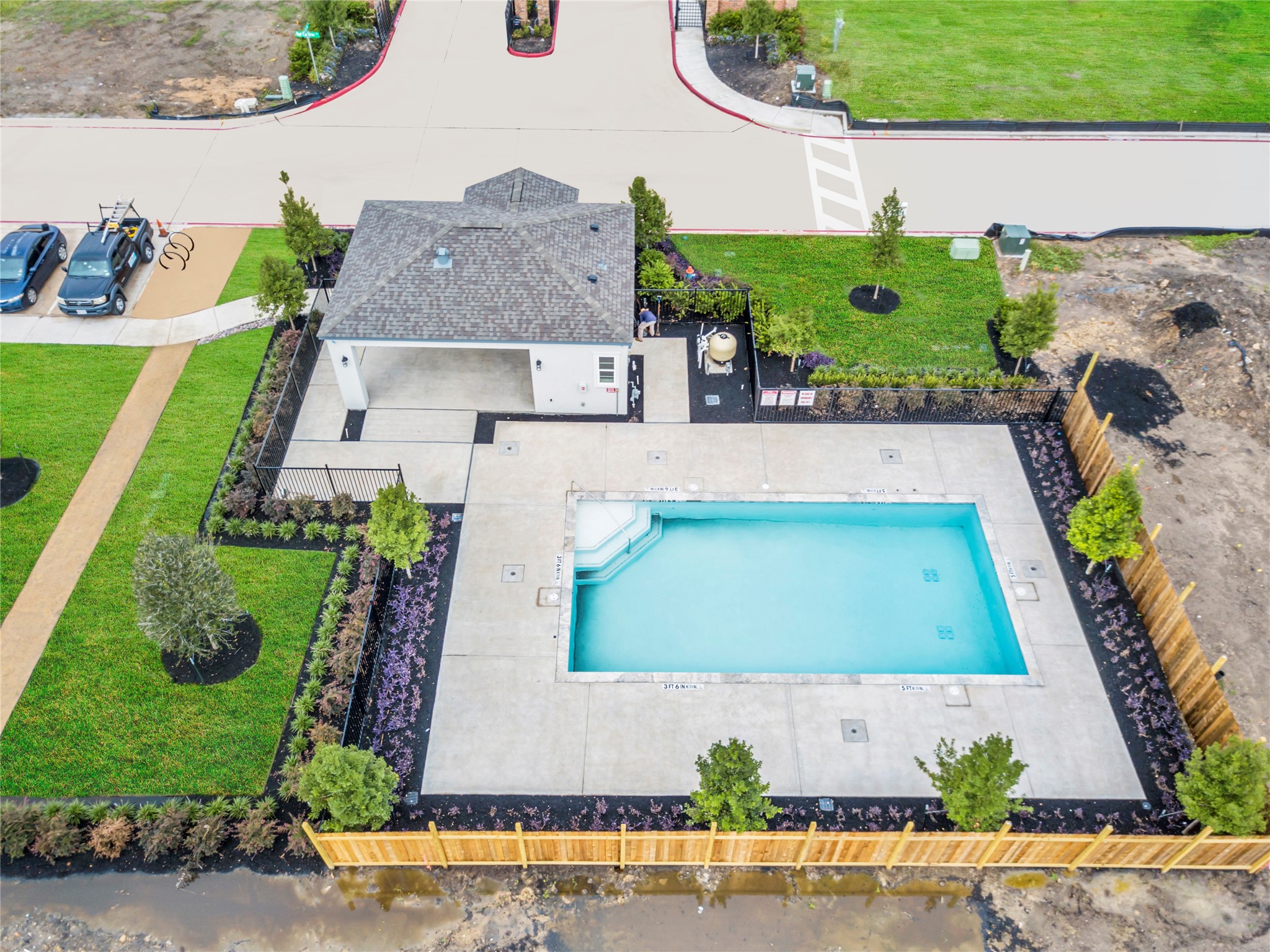 12010 Royal Oaks Banner Way Houston, TX 77082 - Photo 41 of 43 an aerial view of a house with a yard