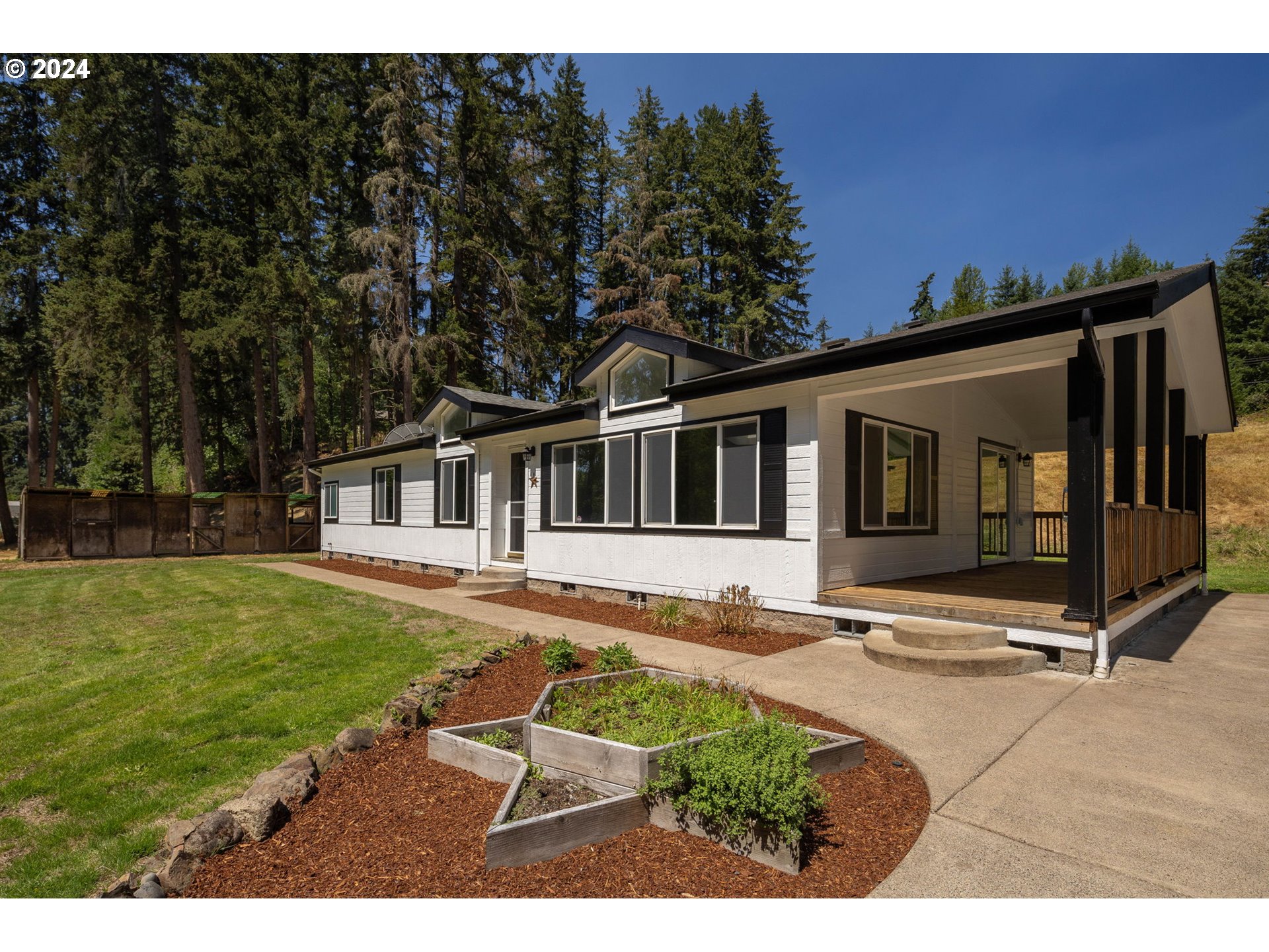 40043 Little Fall Creek Road Fall Creek, OR 97438 - Photo 4 of 48