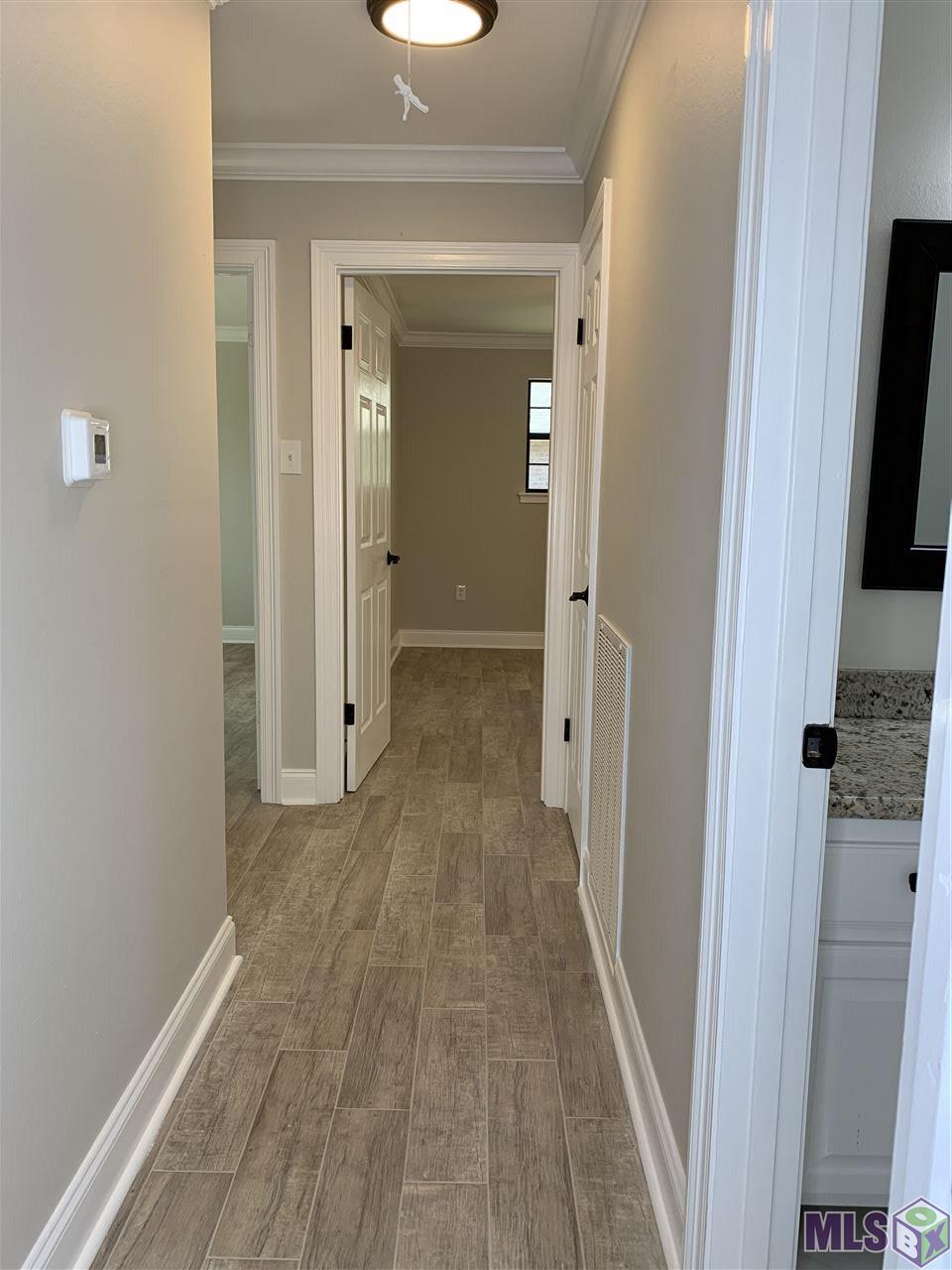9439 Windward Road Baton Rouge, LA 70810 - Photo 9 of 19 hallway