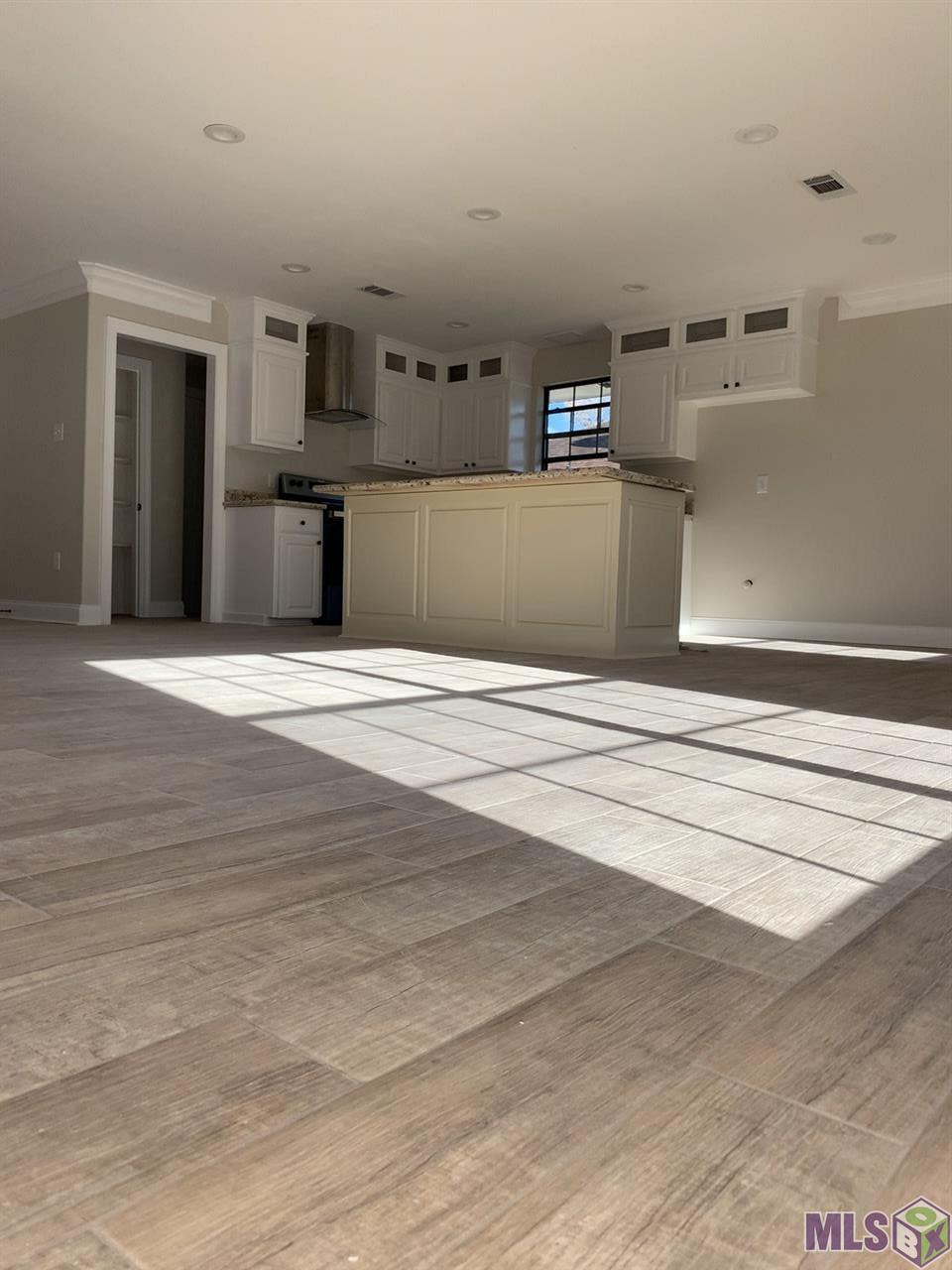 9439 Windward Road Baton Rouge, LA 70810 - Photo 18 of 19 open floor plan