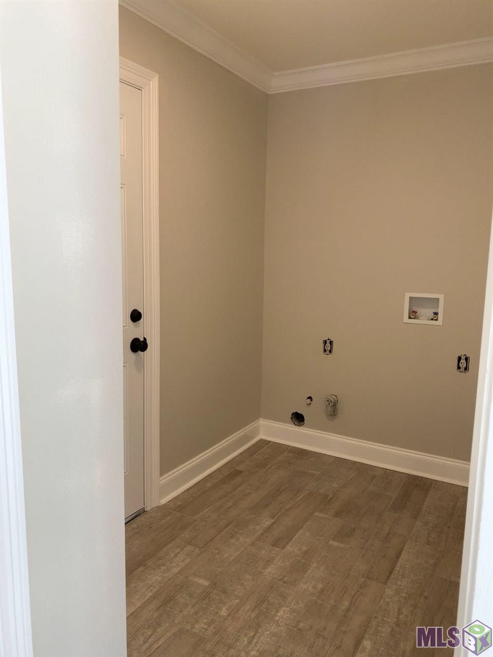 9439 Windward Road Baton Rouge, LA 70810 - Photo 7 of 19 Laundry room