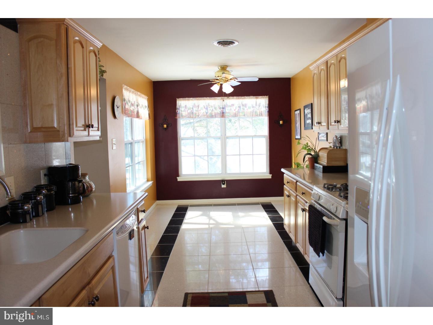 25 Quaker Road Pennsville, NJ 08070 - Photo 5 of 24 Kitchen