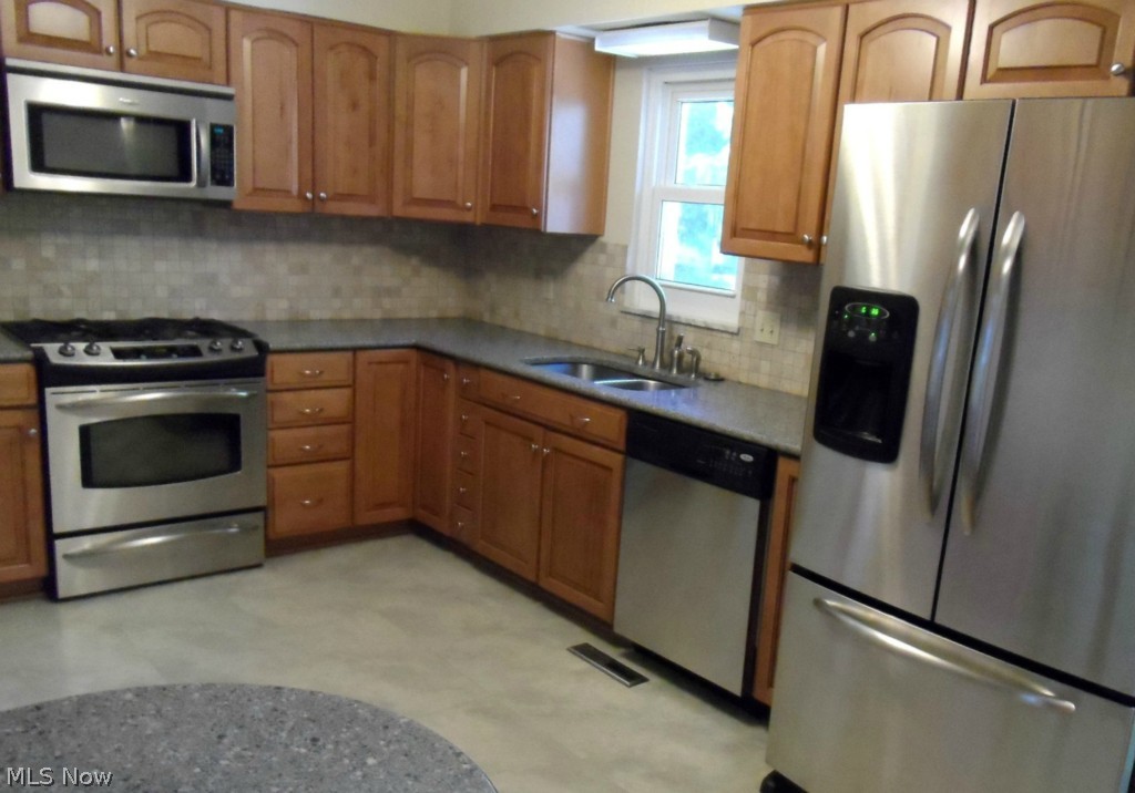 8532 Webster Road Strongsville, OH 44136 - Photo 10 of 24