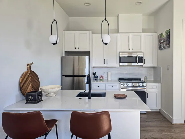 $1,900 | 203 Danna Lane, Unit D, Houston, TX 77009