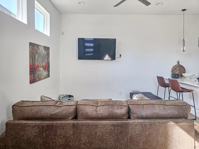 $1,900 | 203 Danna Lane, Unit D, Houston, TX 77009