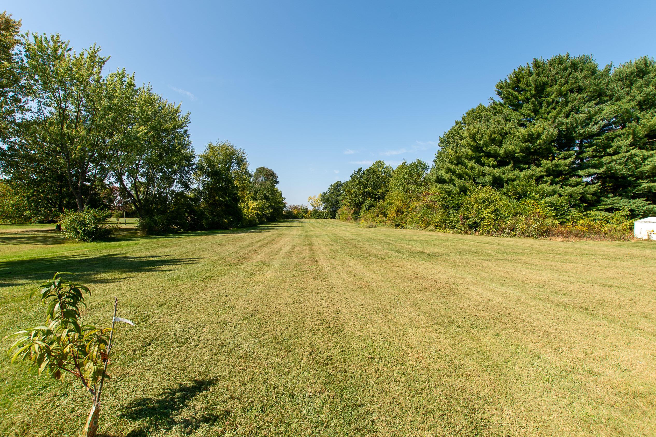 2867 Smeltzer Road Marion, OH 43302 - Photo 18 of 29 Backyard life