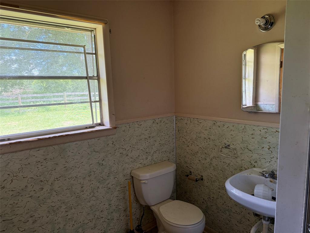 503 County Rd SE 4380 Scroggins, TX 75480 - Photo 22 of 40 a white toilet sitting next to a window