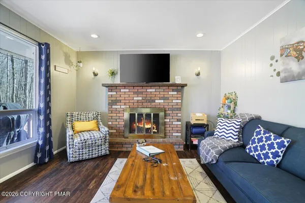 $2,200 | 257 Farmers Drive, Pocono Lake, PA 18347