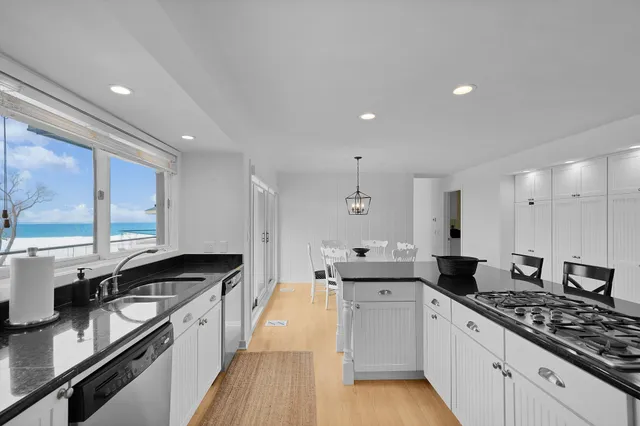 $4,125,000 | 51007 Lake Park Drive, New Buffalo, MI 49117