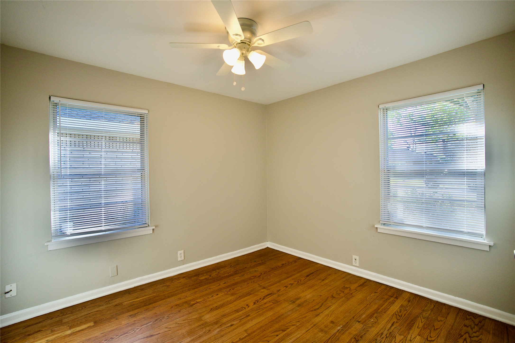 8733 Robindell Drive Houston, TX 77074 - Photo 6 of 10