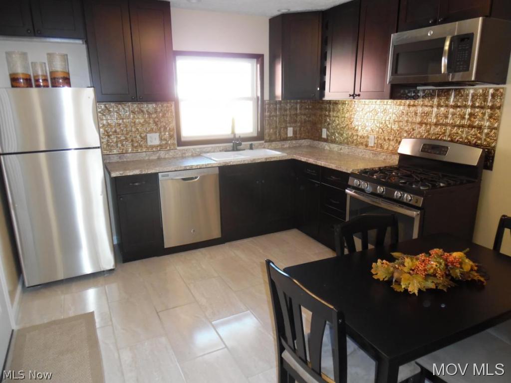 709 41st Street Vienna, WV 26105 - Photo 2 of 11 Kitchen