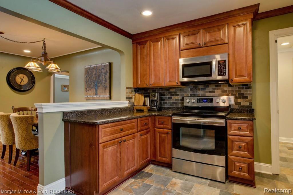 34 North Holcomb Road Clarkston, MI 48346 - Photo 4 of 14