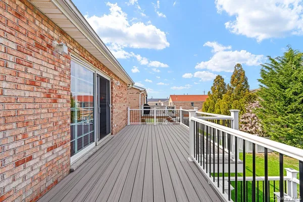 $1,690,000 | 3-35 Cresthaven Lane | Whitestone