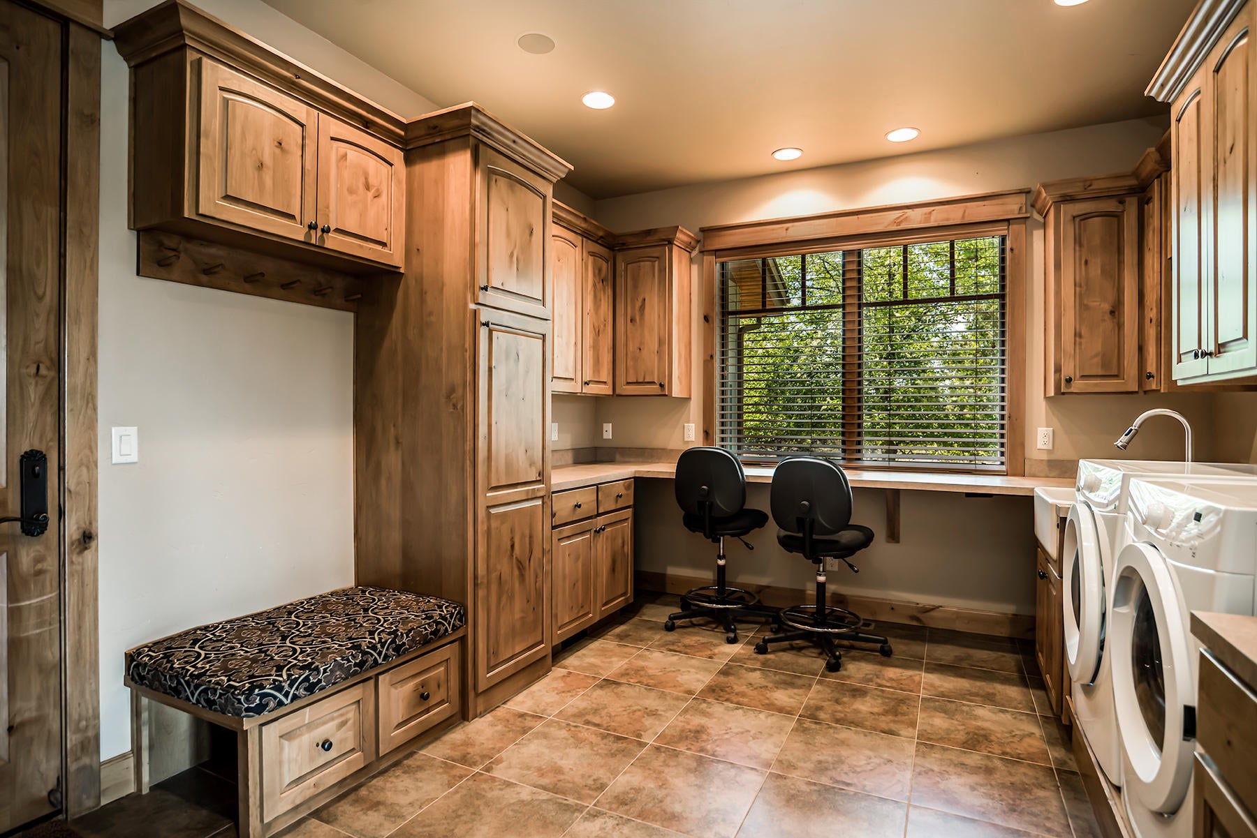 21880 Rickard Road Bend, OR 97702 - Photo 22 of 42 Laundry Room
