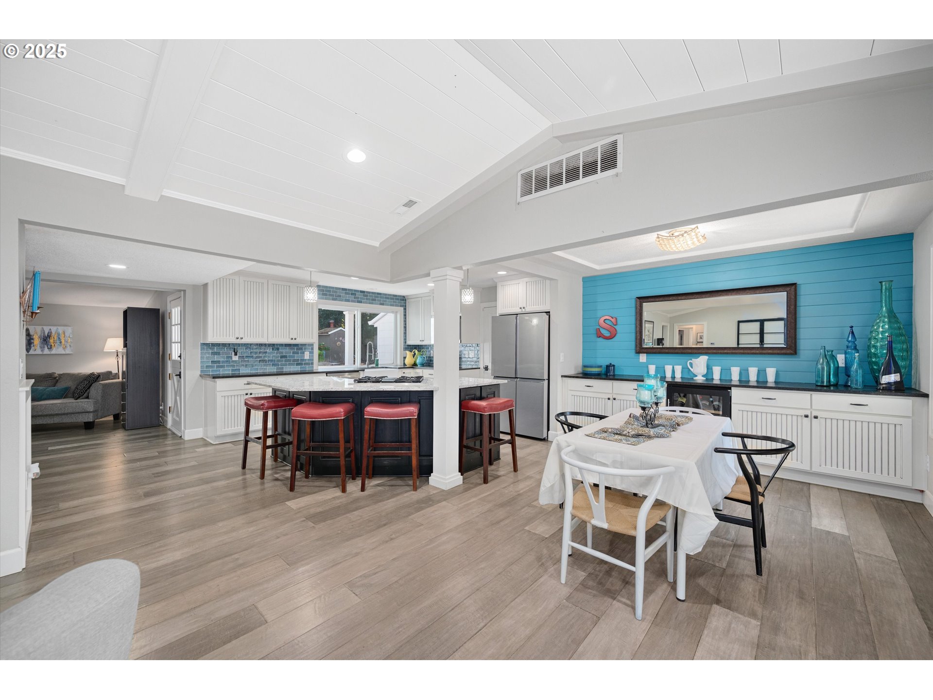 8444 Southwest 58th Avenue Portland, OR 97219 - Photo 7 of 45