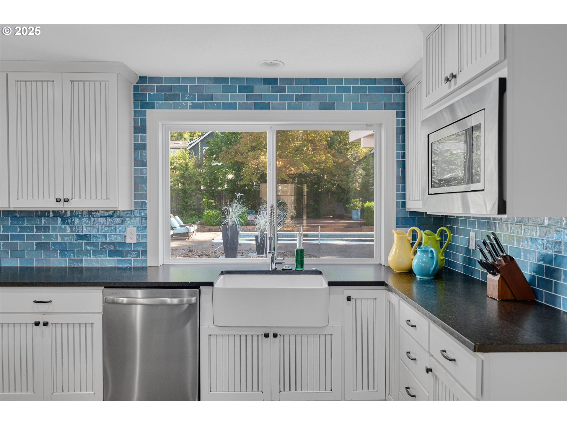 8444 Southwest 58th Avenue Portland, OR 97219 - Photo 9 of 45