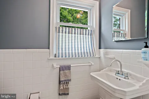 $1,295,000 | 3305 Chestnut Street Northwest, Washington, DC 20015